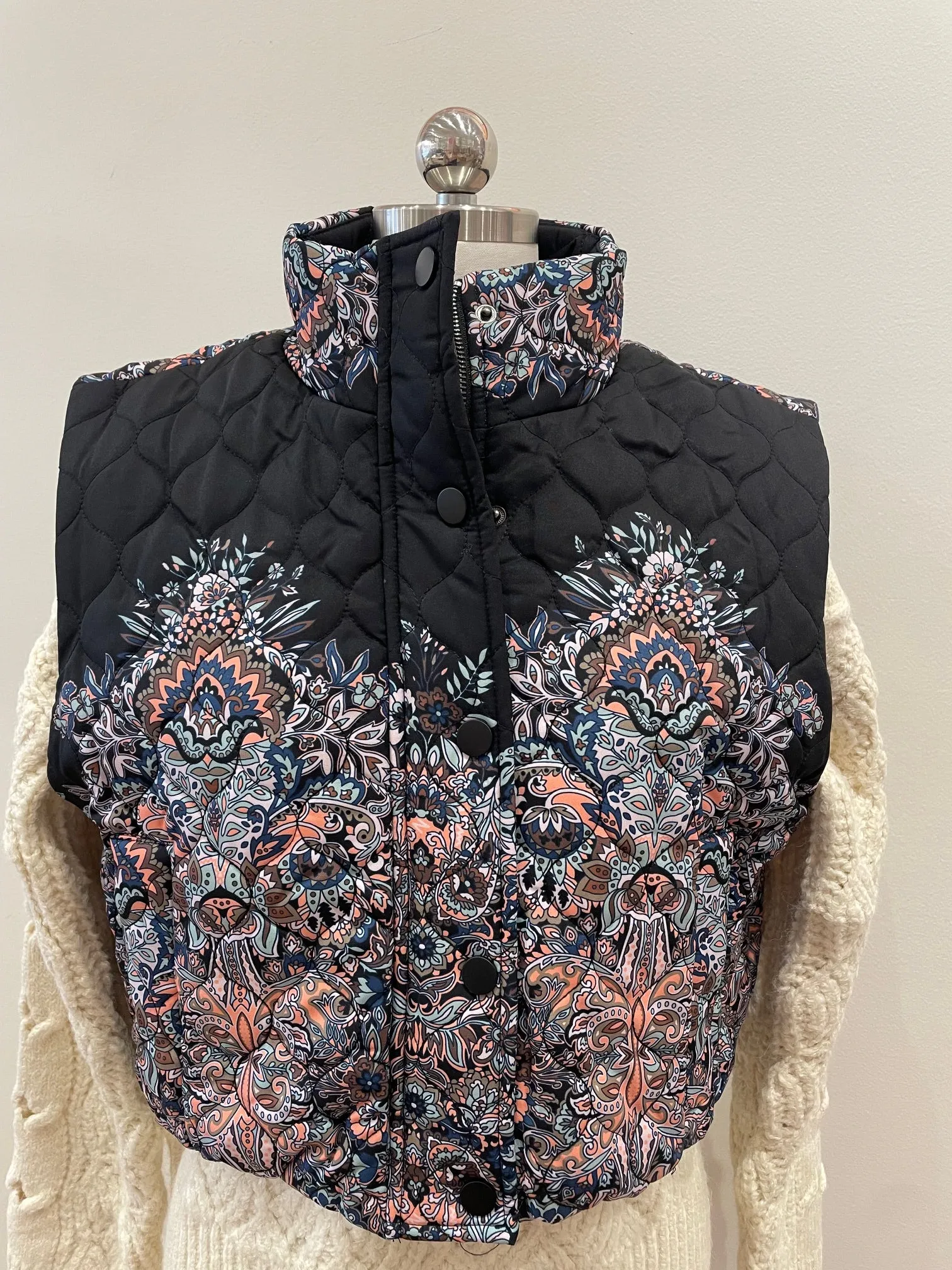 CROPPED DIAMOND QUILTING JACKET