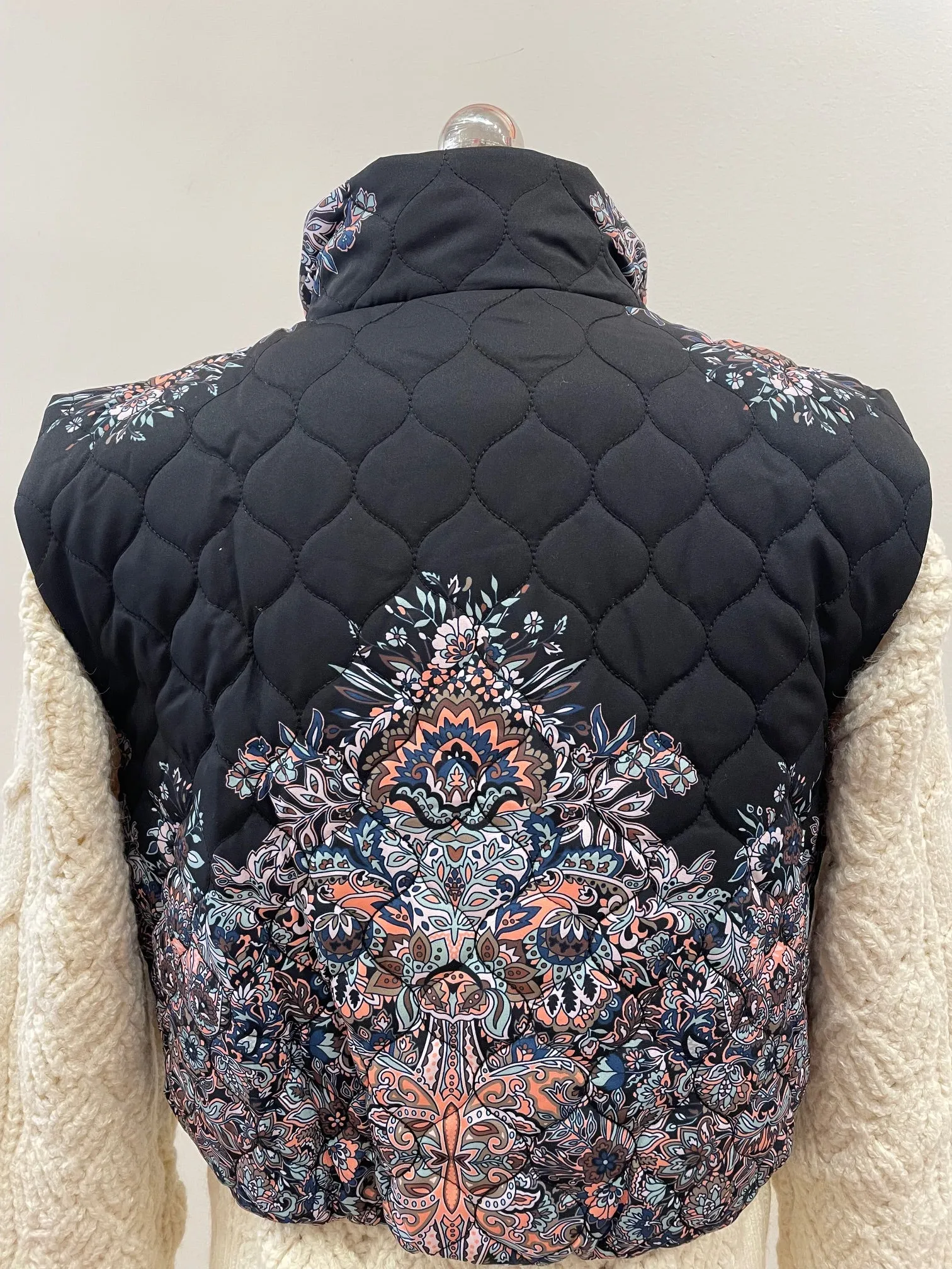 CROPPED DIAMOND QUILTING JACKET