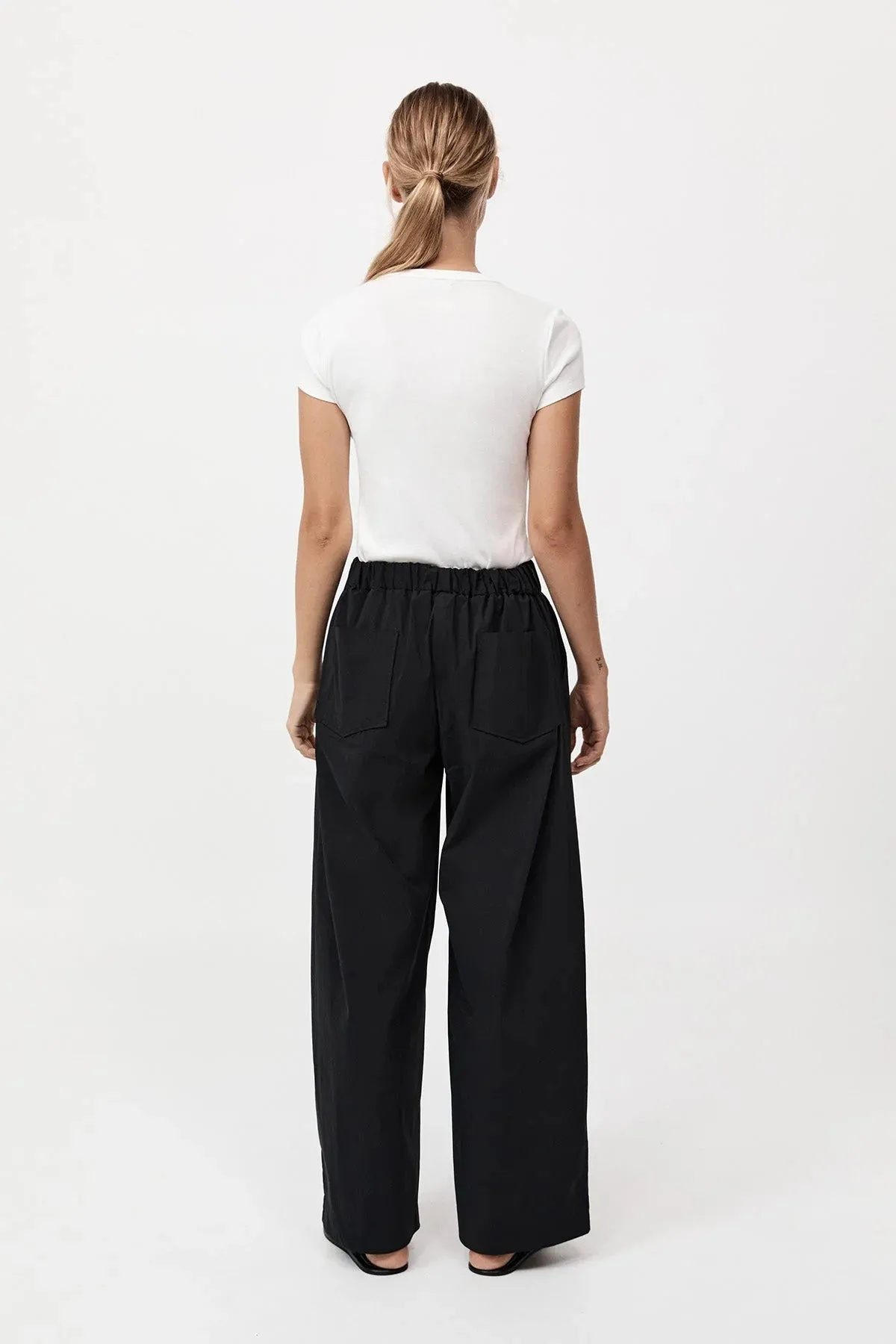 Relaxed Pants in Black