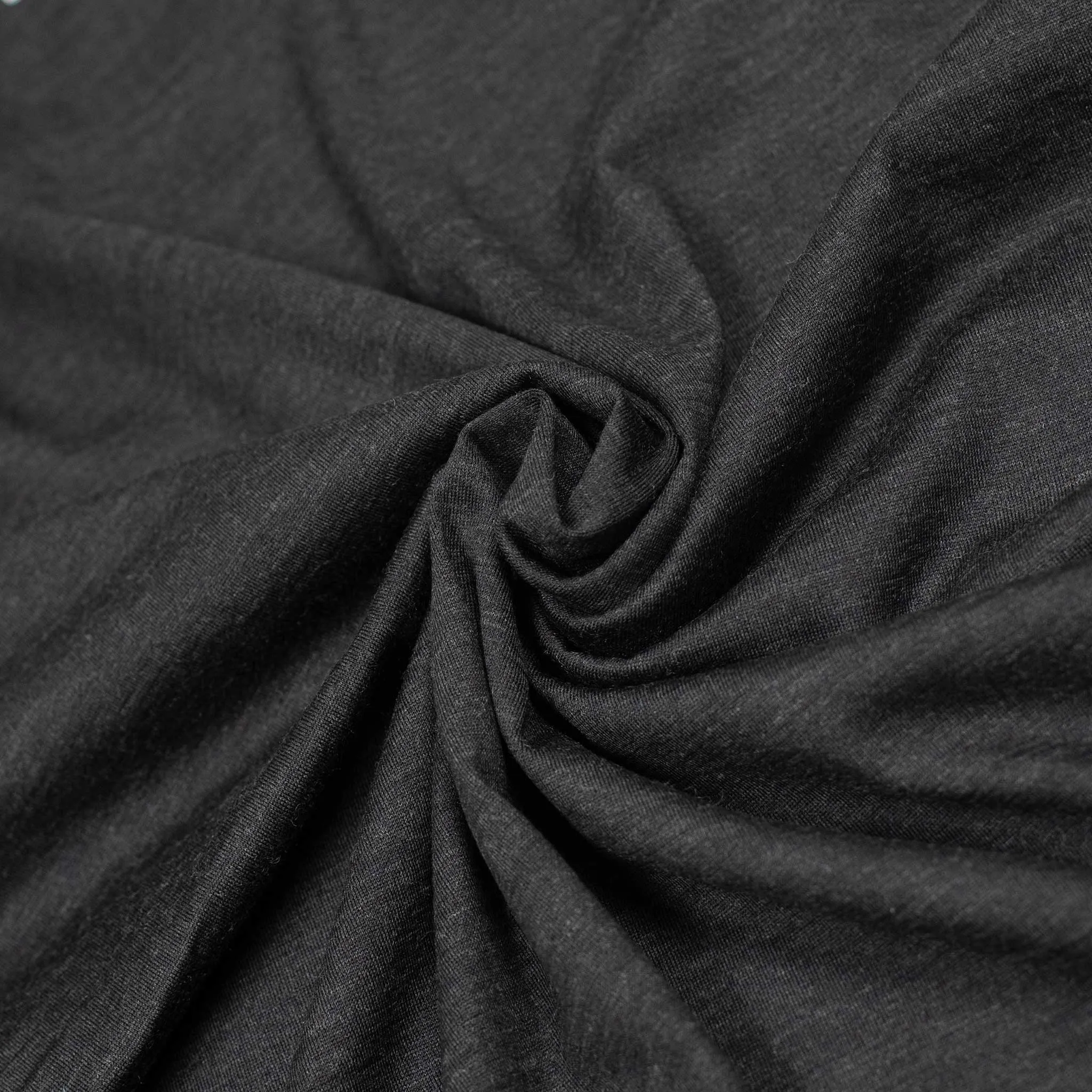 Short-sleeve t-shirt in black washable wool jersey