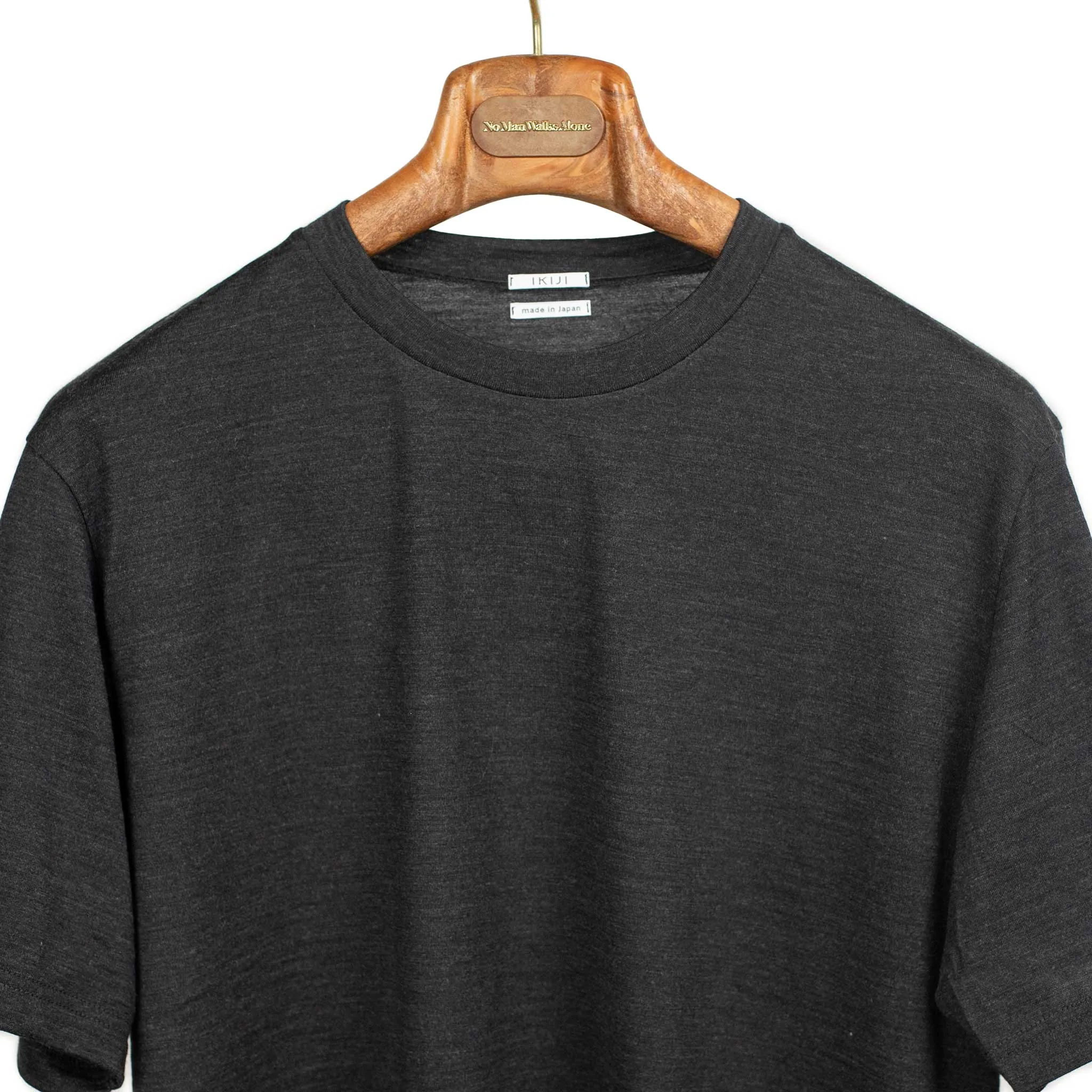 Short-sleeve t-shirt in black washable wool jersey