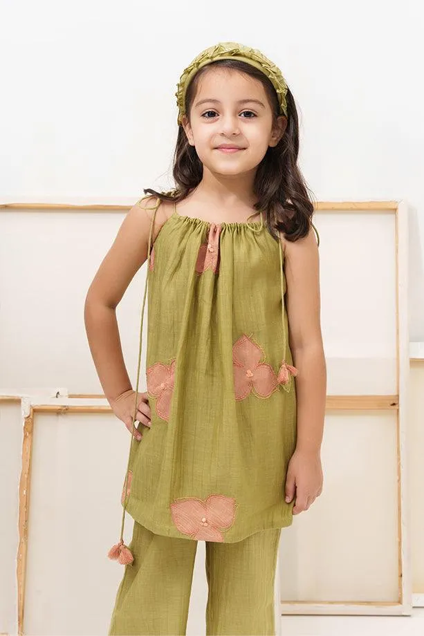 Welcome Set- Green Chanderi Silk Hand Embroidered Strapped Kurta & Boot Cut Pants Set for Girls